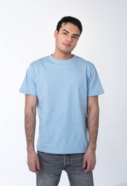 Голубая мужская футболка Голубая мужская футболка